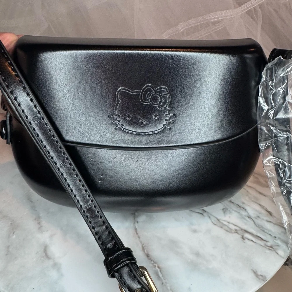 Hello Kitty Black Shoulder Bag - Picture 2 of 8
